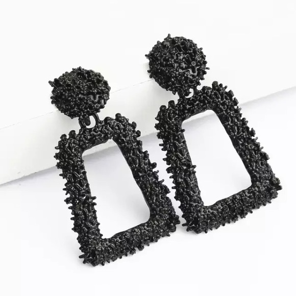 🔴𝟱/$𝟭𝟱🔴𝗖𝗟𝗘𝗔𝗥𝗔𝗡𝗖𝗘 Black Earrings NEW - Picture 10 of 10